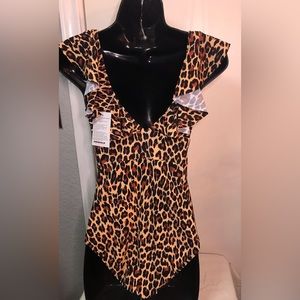 COCOSHIP leopard one Pc swimsuit. Size 4. NWT. Ready for the beach! V-neck